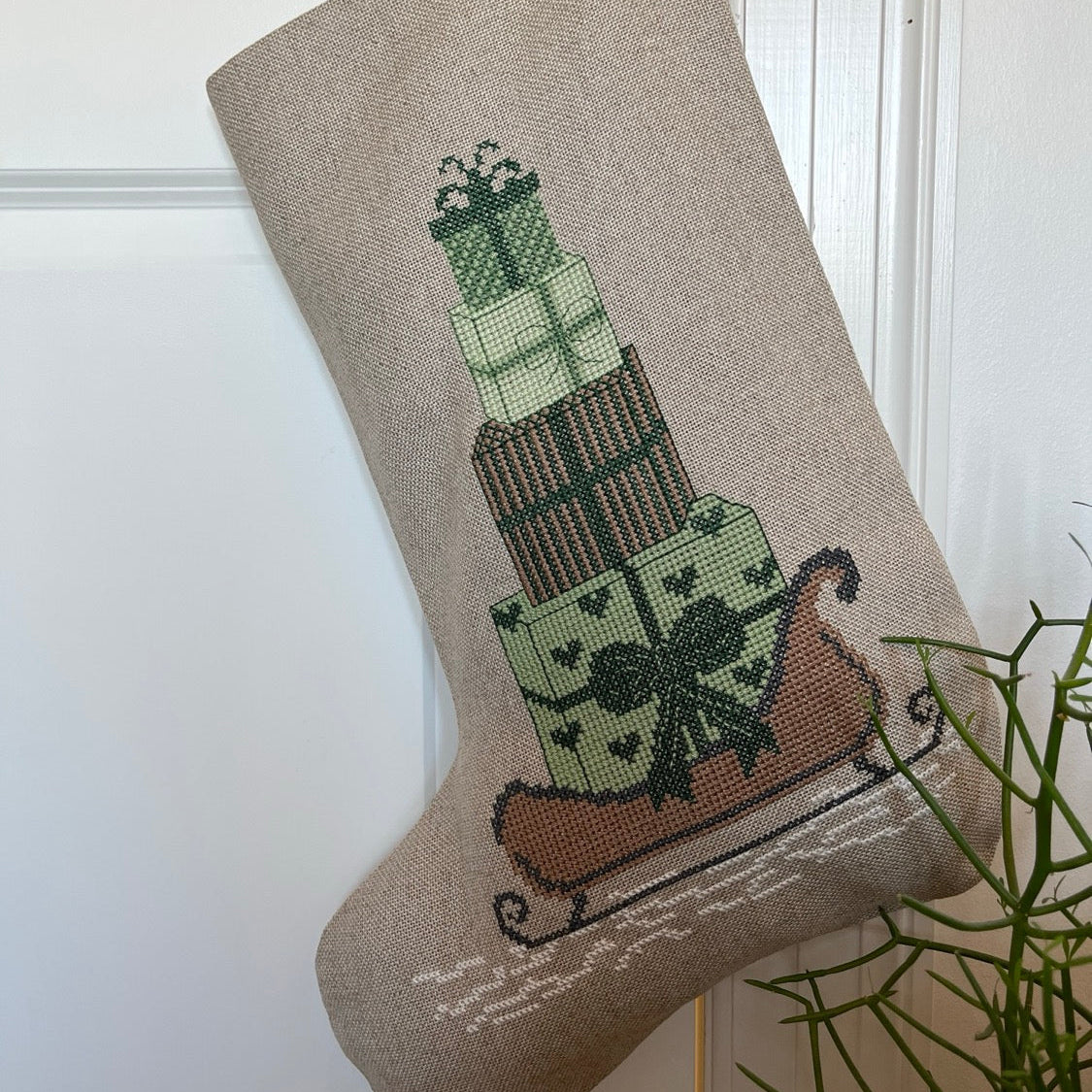 Julesok - Stocking With Green Gift 2037-3 str. 52 x 37 cm