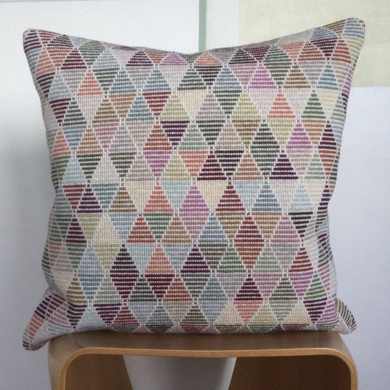 Remix Trekanter Pude Broderikit // BALDYRE