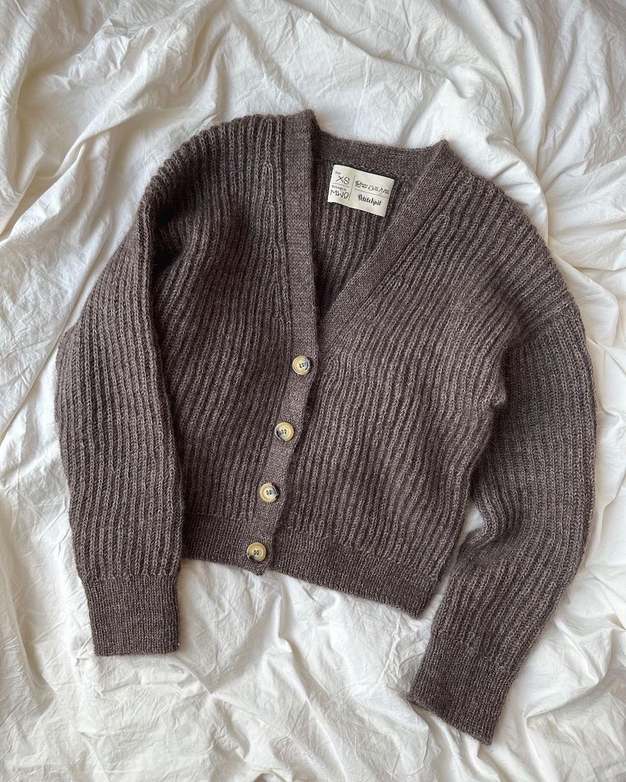 Agnete Cardigan - Tynn Peer Gynt Version // Petiteknit - Strikkekit