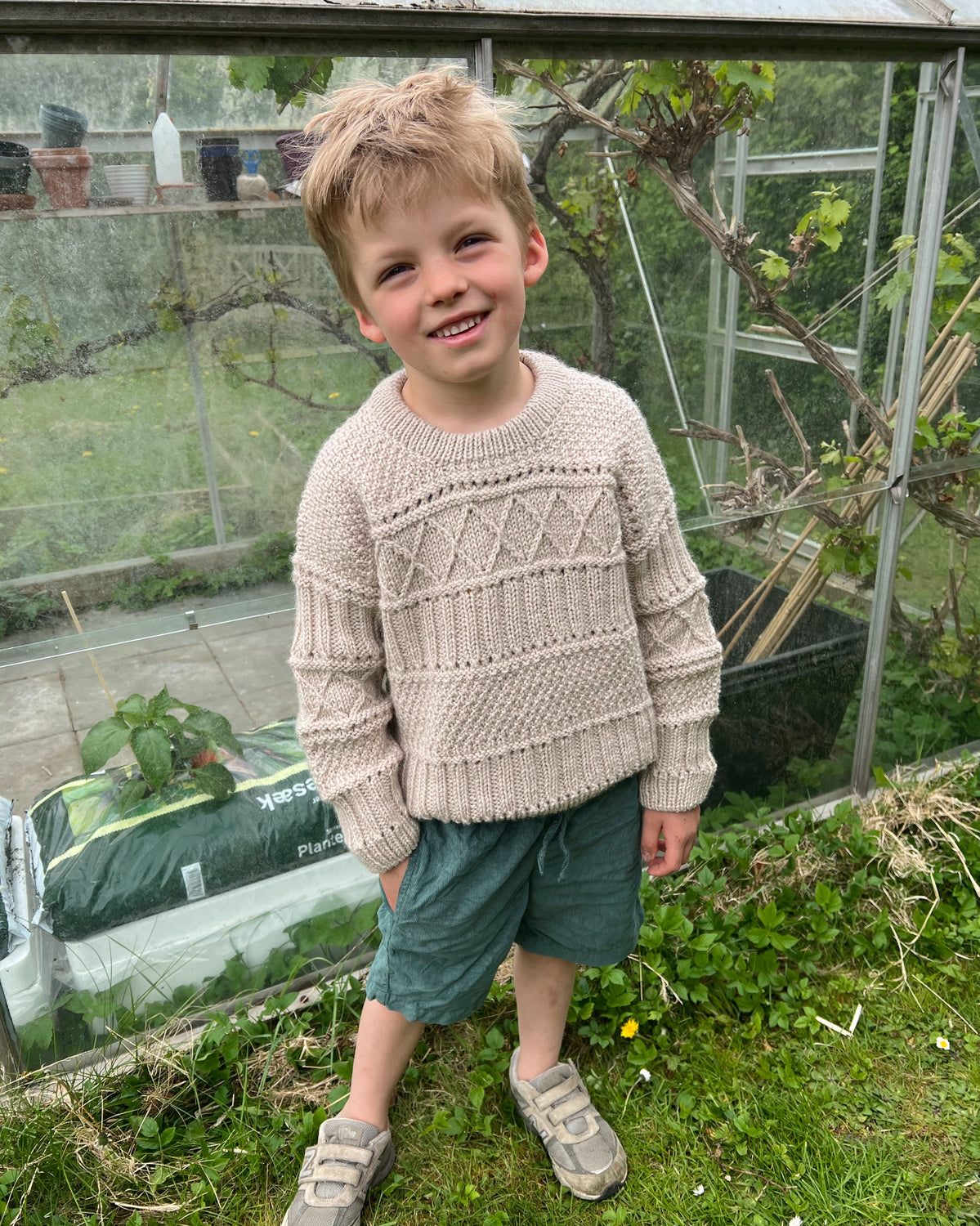 Ingrid Sweater Junior // Petiteknit - Strikkekit