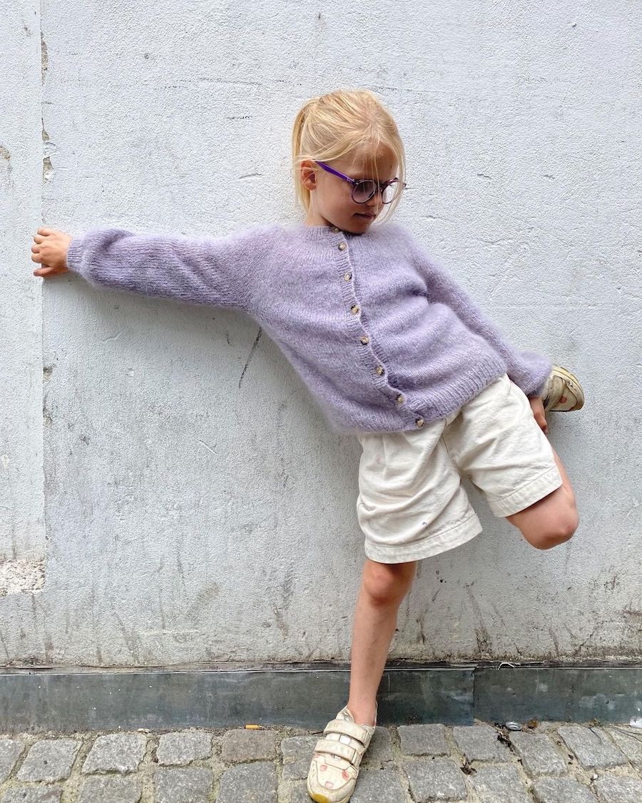 Novice Cardigan Junior - Mohair Edition // Petiteknit - Strikkekit