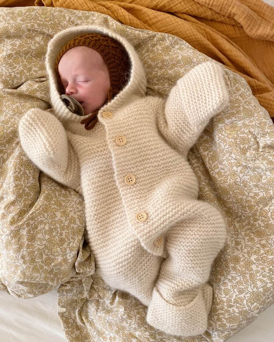 Selmas Sovedragt // Petiteknit - Strikkekit