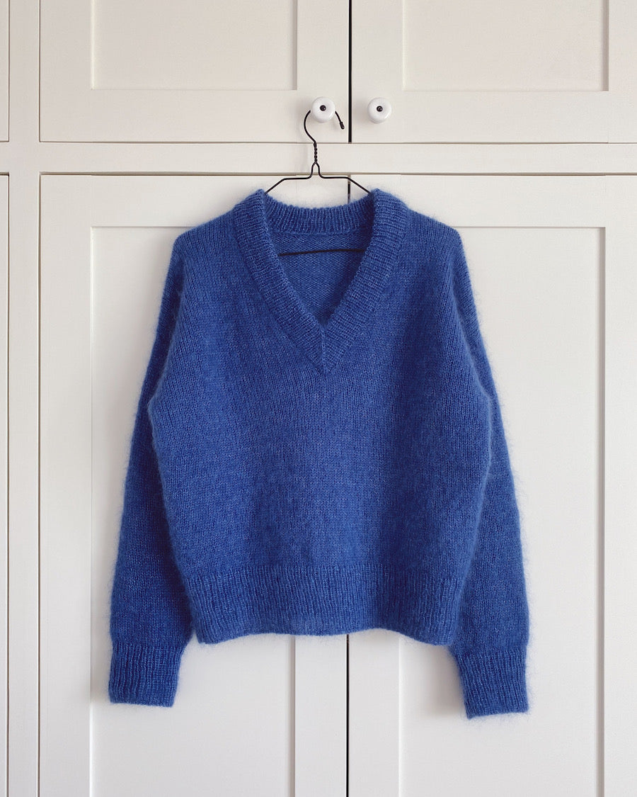 Stockholm Sweater V-Neck // Petiteknit - Strikkekit