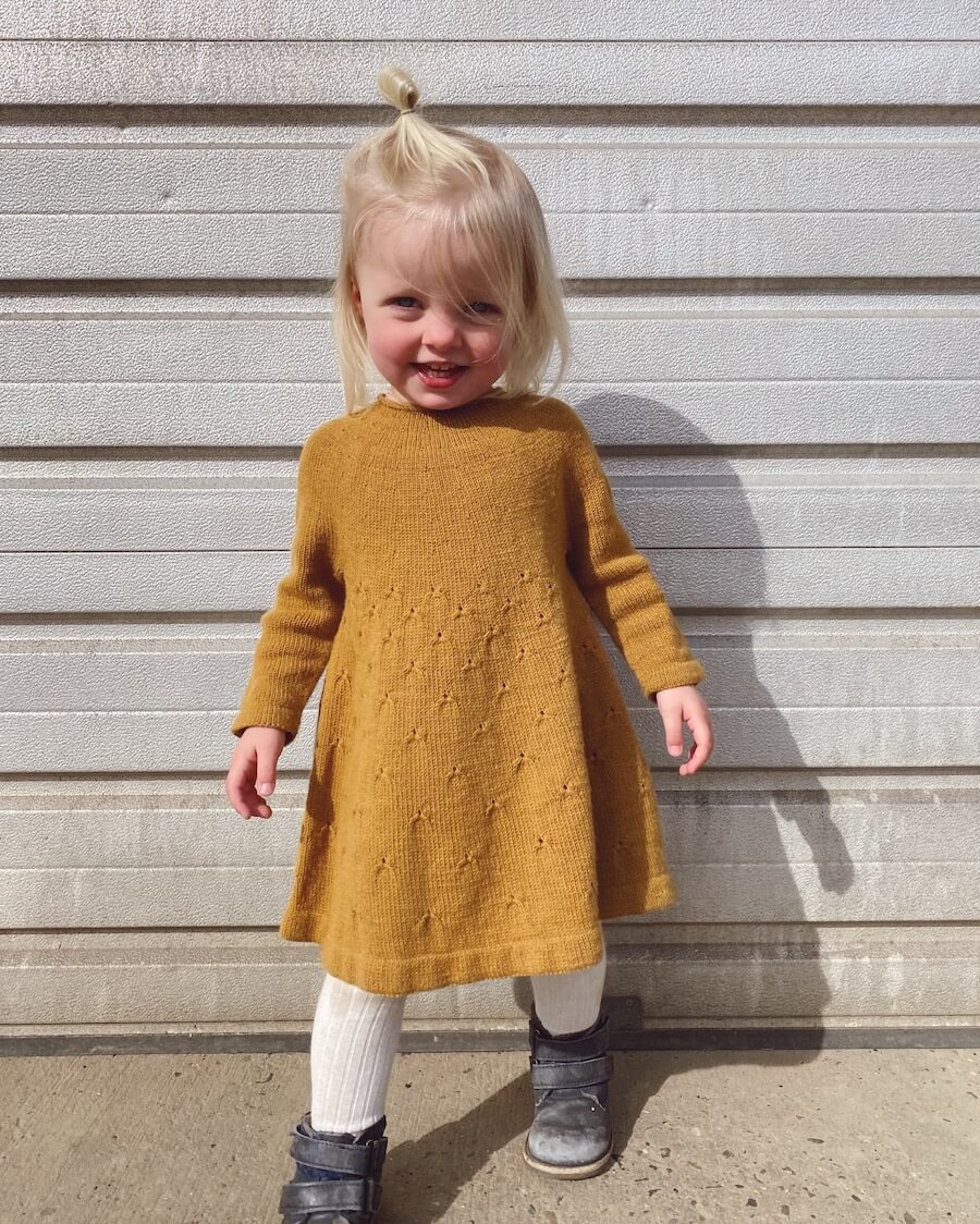 Mælkebøttekjole // Petiteknit - Strikkekit