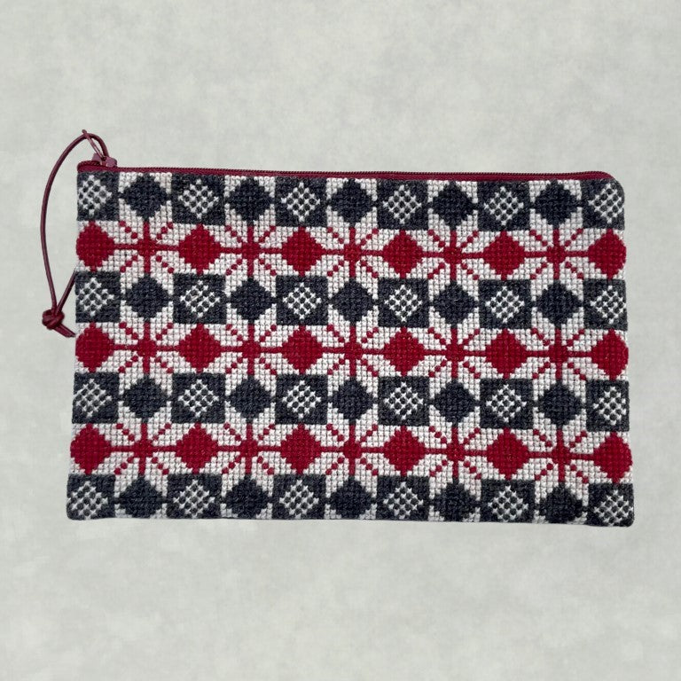 Stella Rød Broderikit // BALDYRE