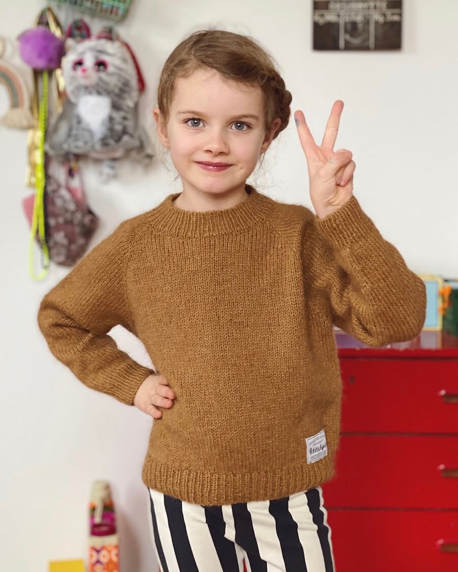 Ingen Dikkedarer Sweater Junior // Petiteknit - Strikkekit