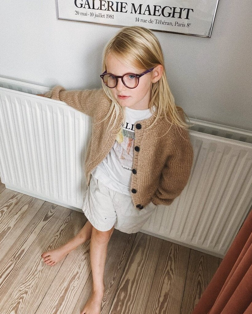 Novice Cardigan Junior - Chunky Edition // Petiteknit - Strikkekit