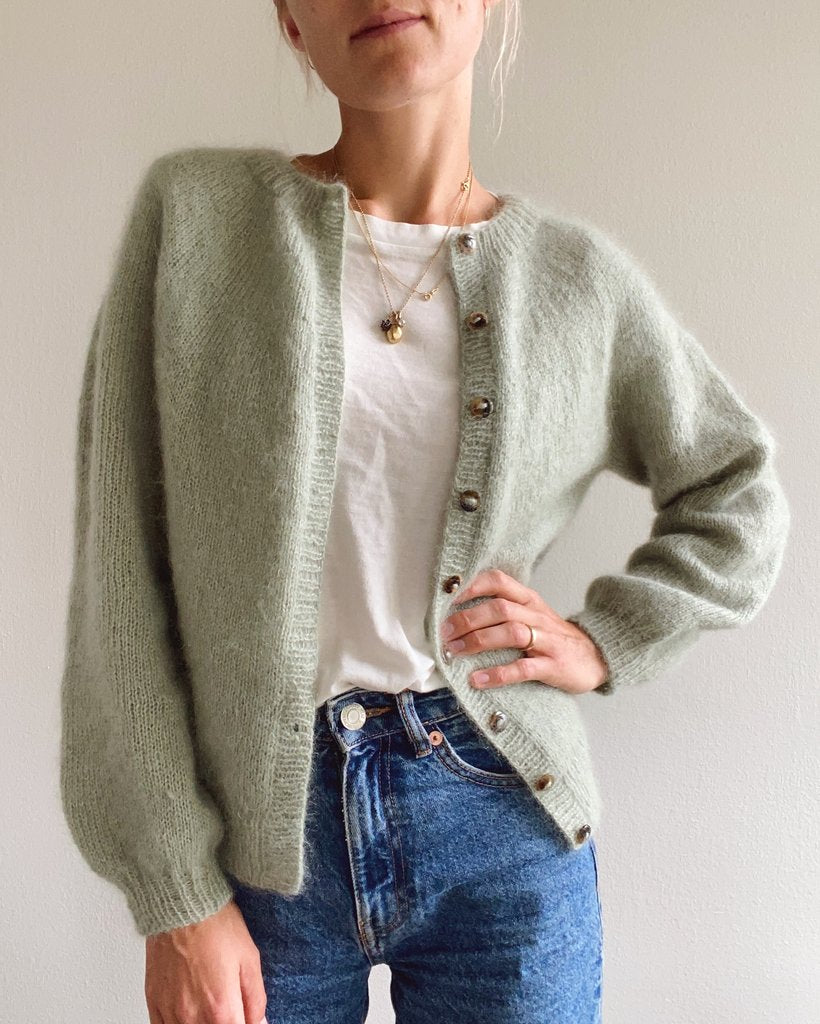 Novice Cardigan - Mohair Edition // Petiteknit - Strikkekit