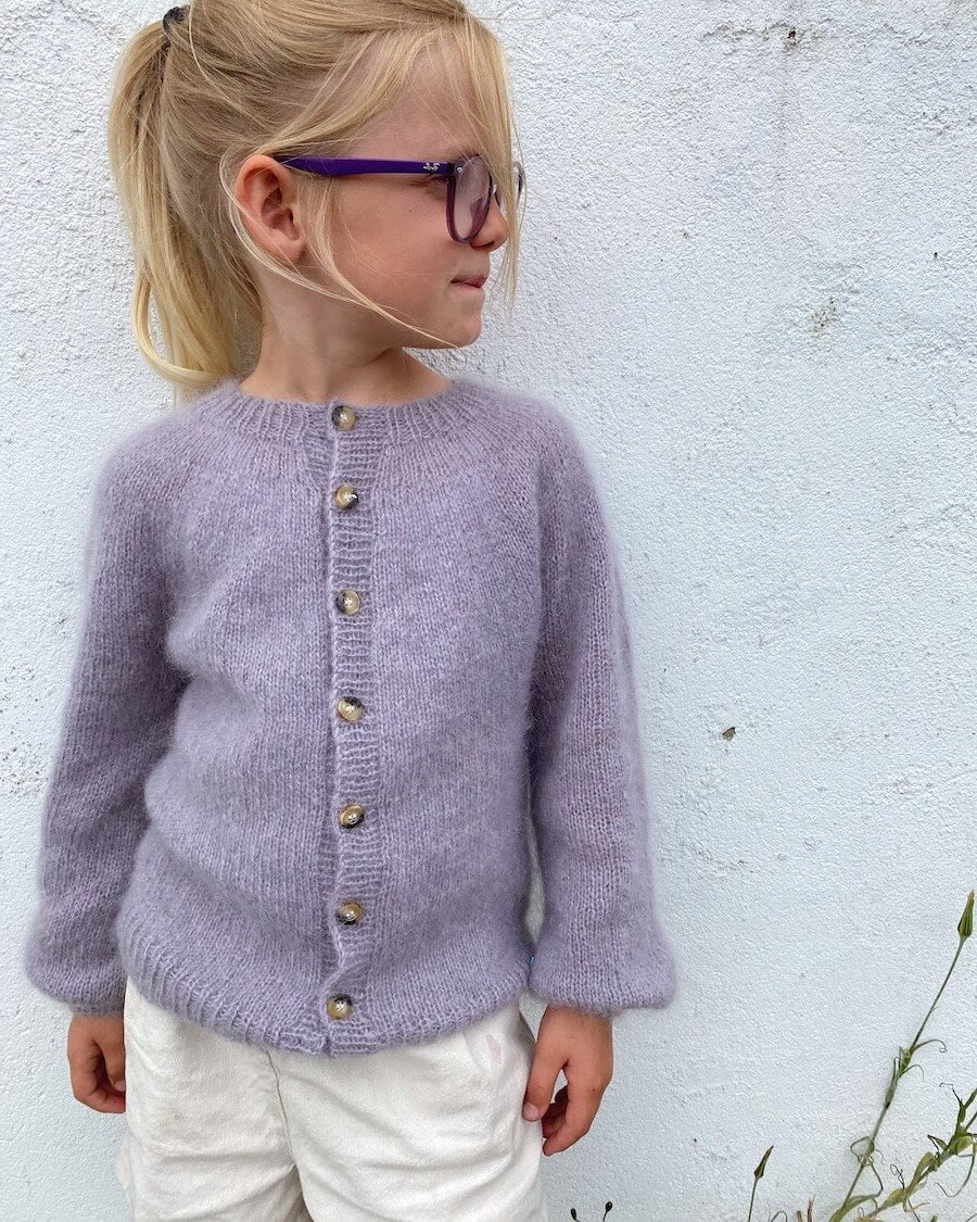Novice Cardigan Junior - Mohair Edition // Petiteknit - Strikkekit