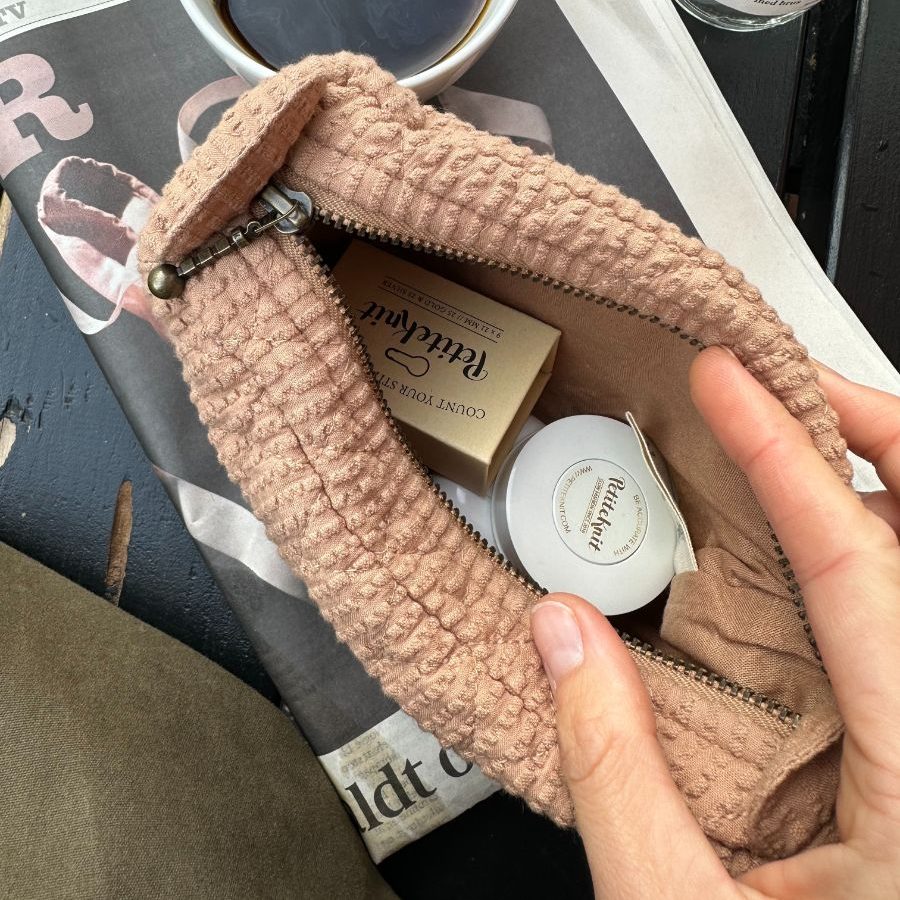 Knitters tool clutch